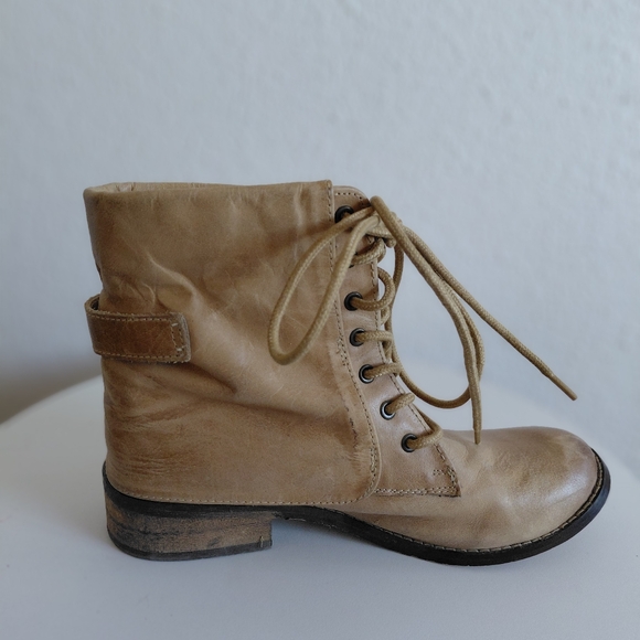 Mia Leather Boots - Picture 4 of 14